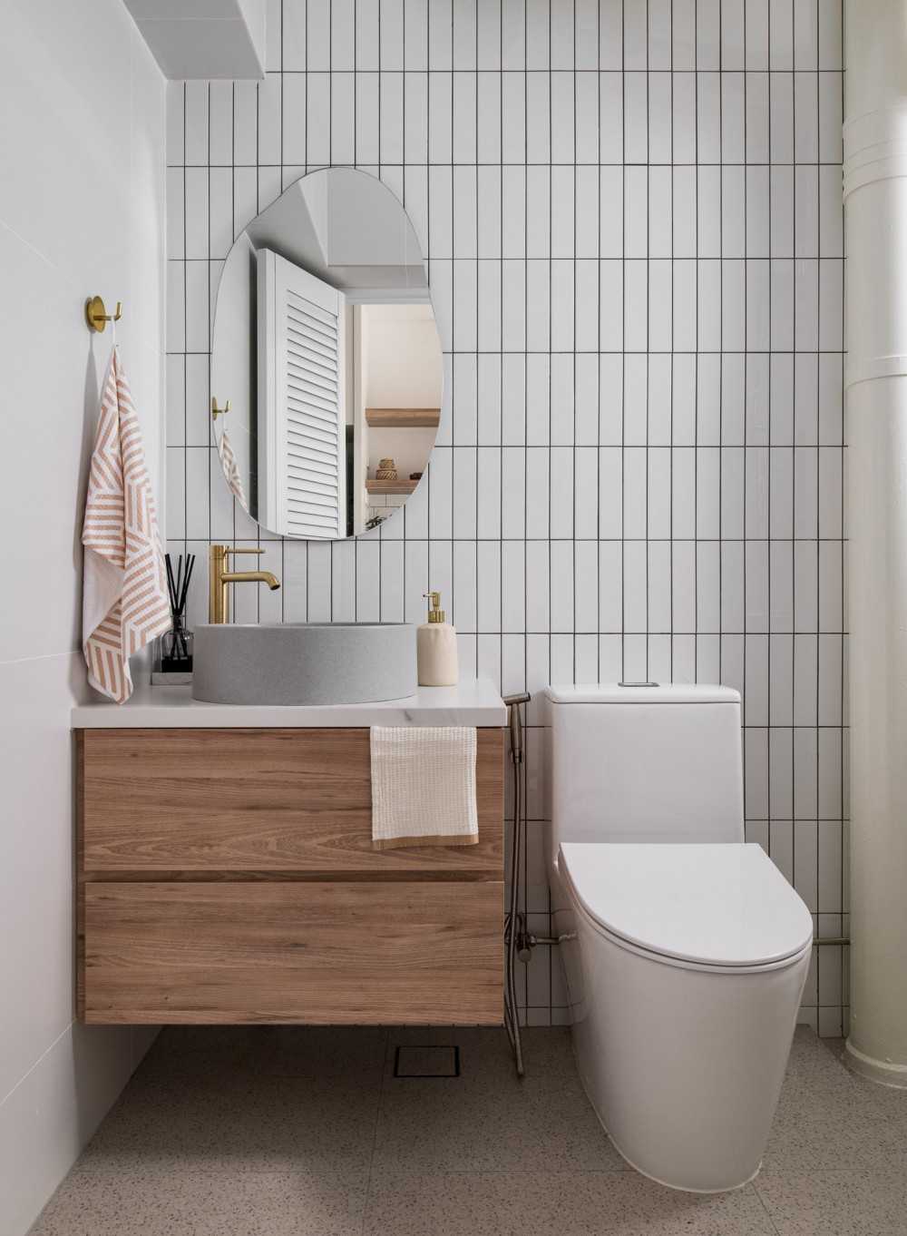 Country Bathroom with Countertop and Homogeneous Tiles