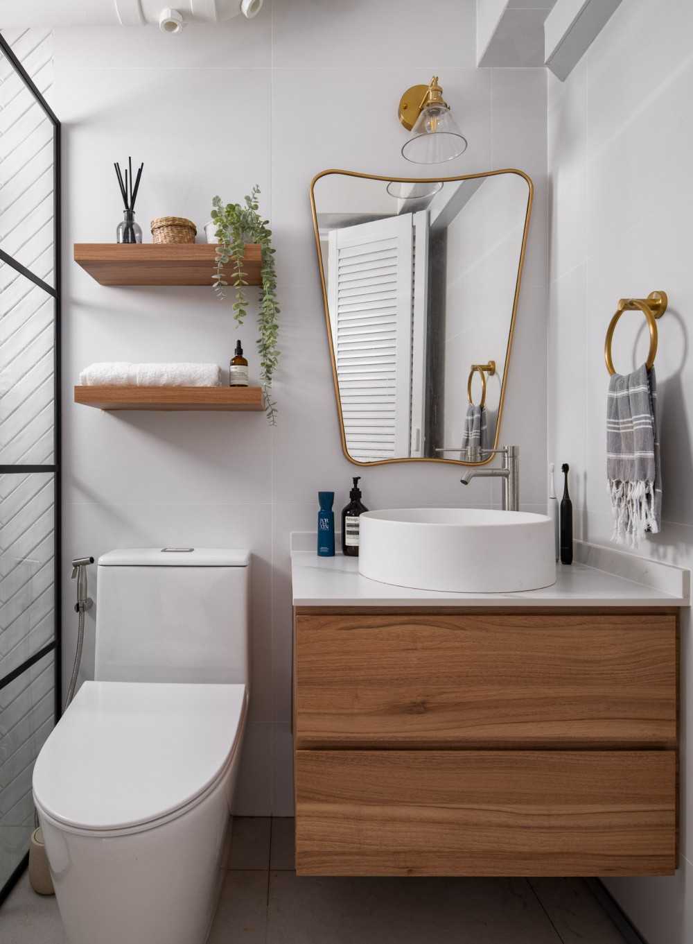 Country Bathroom with Countertop and Homogeneous Tiles