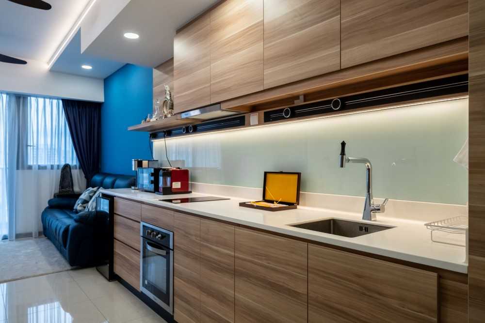 Contemporary Kitchen with Countertop and Vinyl Flooring