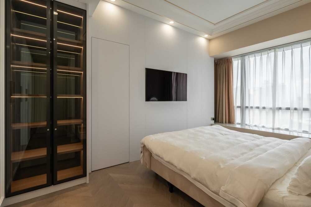 Modern Bedroom with Platform Bed and Vinyl Flooring