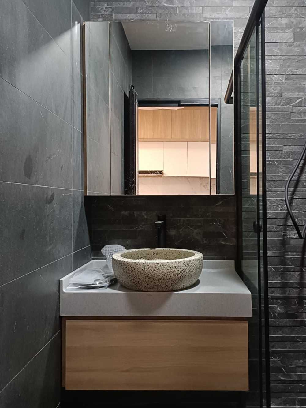Scandinavian Bathroom with Mirror and Bathroom Storage