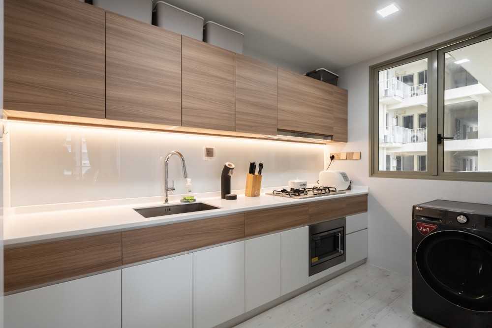 Modern Kitchen with Vinyl Flooring and Herringbone Tiling
