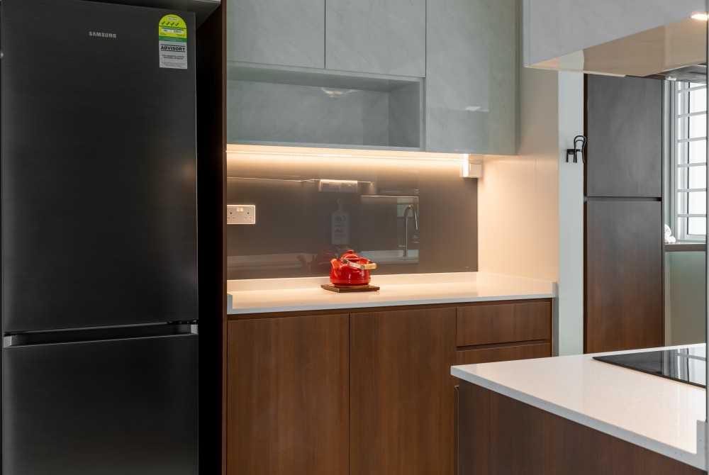 Transitional Kitchen with Countertop and Open Kitchen