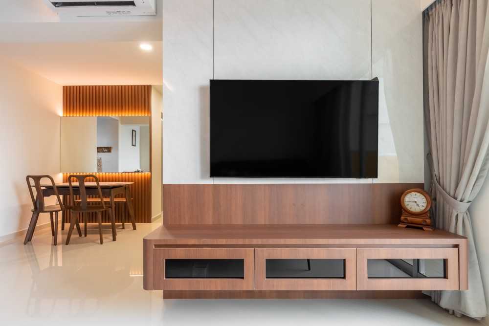 Transitional Living Room with Homogeneous Tiles and Feature Wall