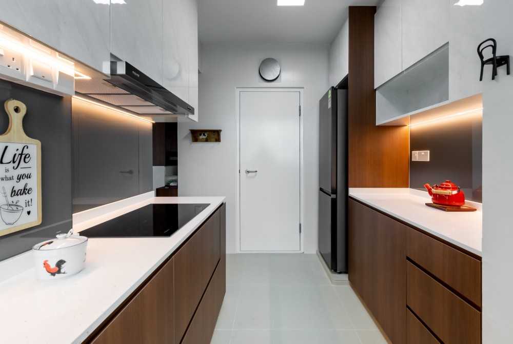 Transitional Kitchen with Countertop and Kitchen Cabinets