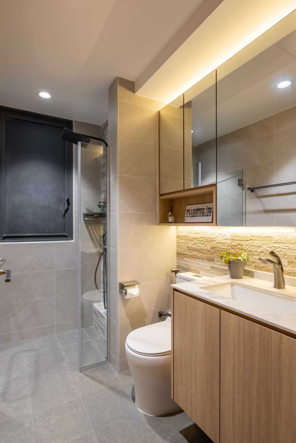 Scandinavian Bathroom with Mirror and Bathroom Storage