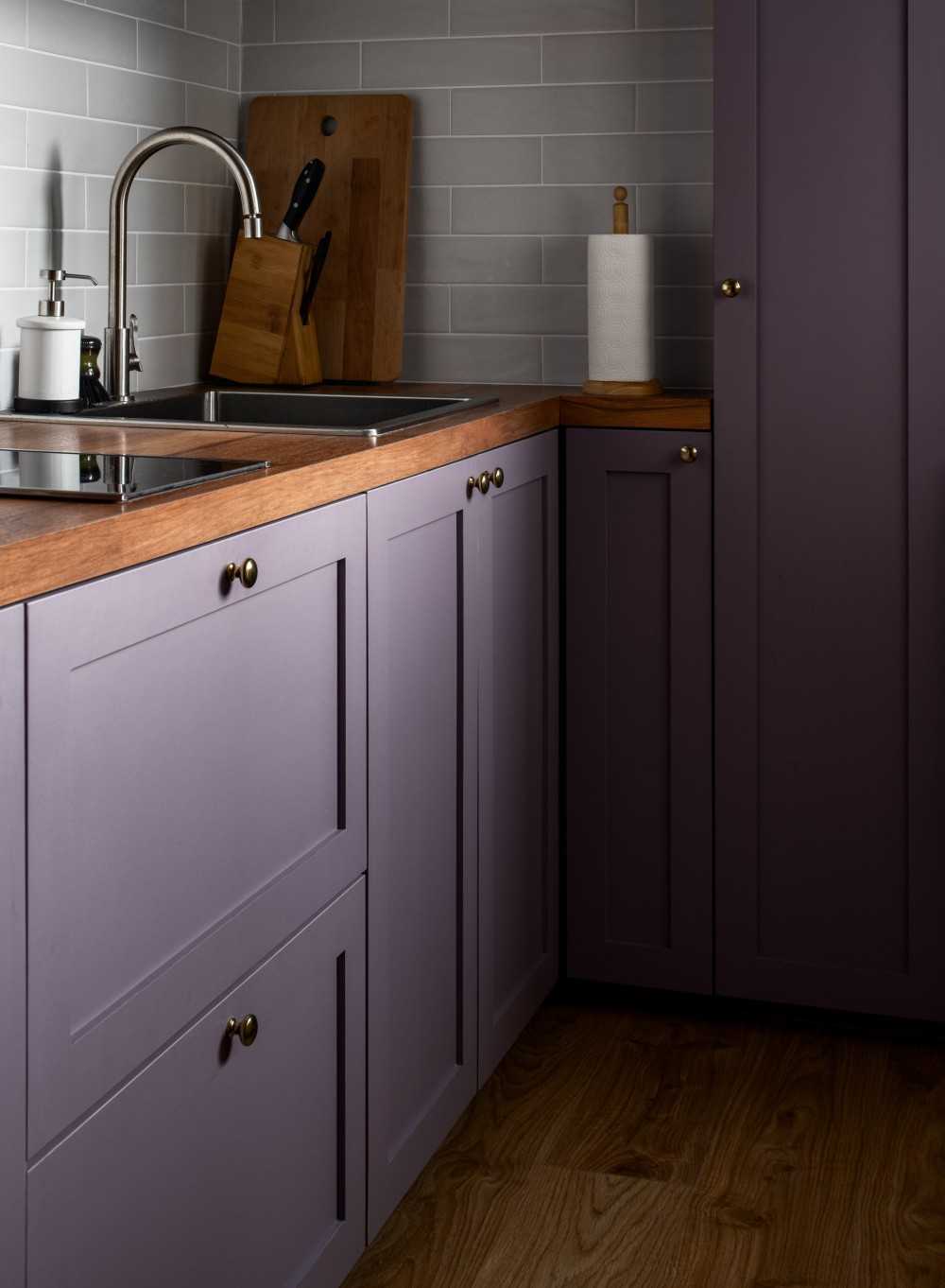 Eclectic Kitchen with Vinyl Flooring and Open Kitchen