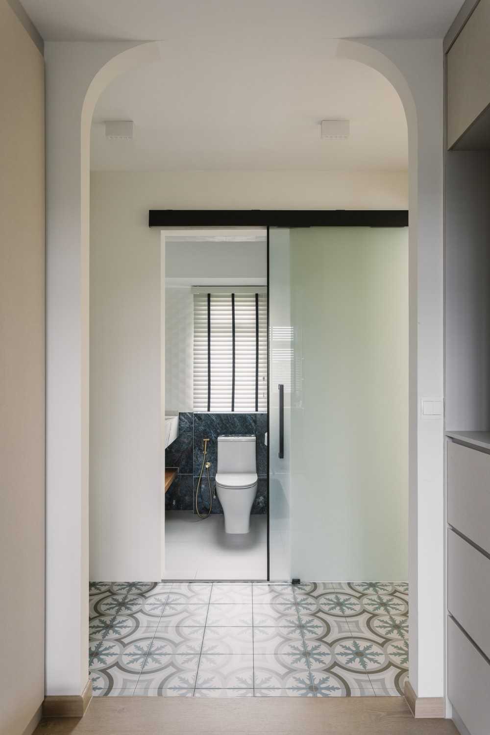 Contemporary Bathroom with Bathroom Accessories and Flooring
