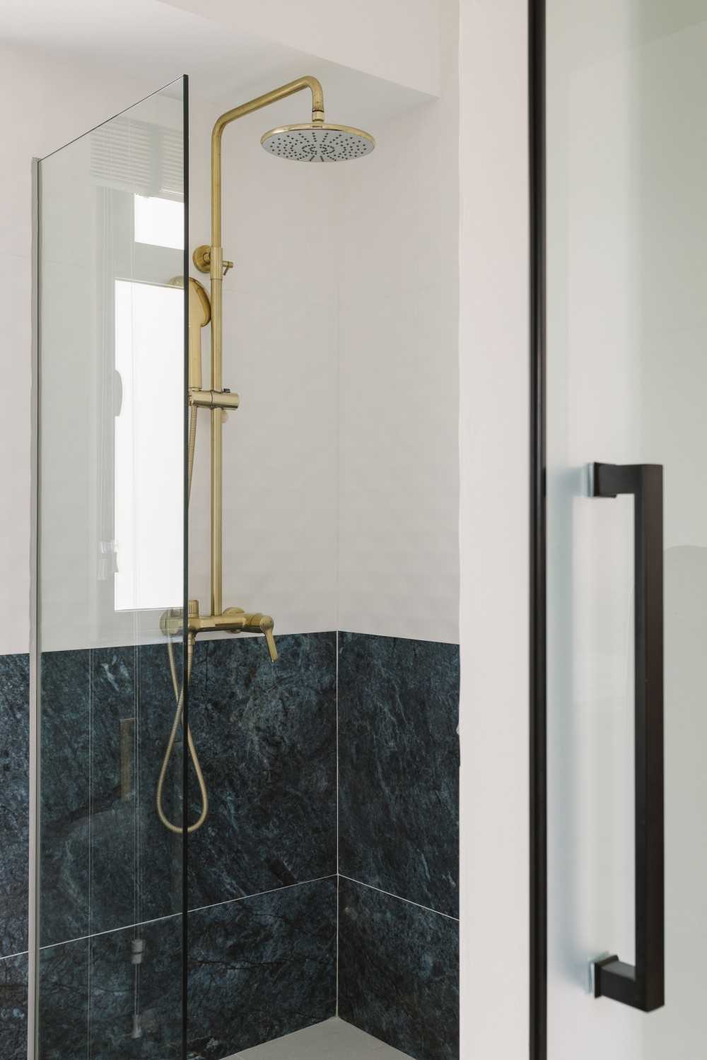 Contemporary Bathroom with Shower Screen and Rainshower