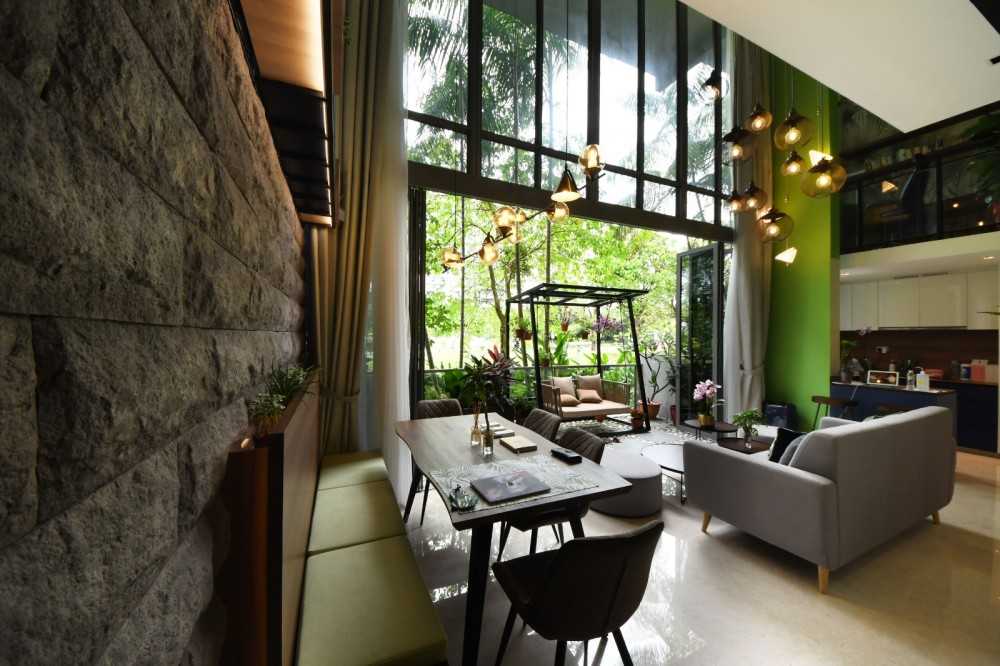Contemporary Living Room with Settee and Feature Wall