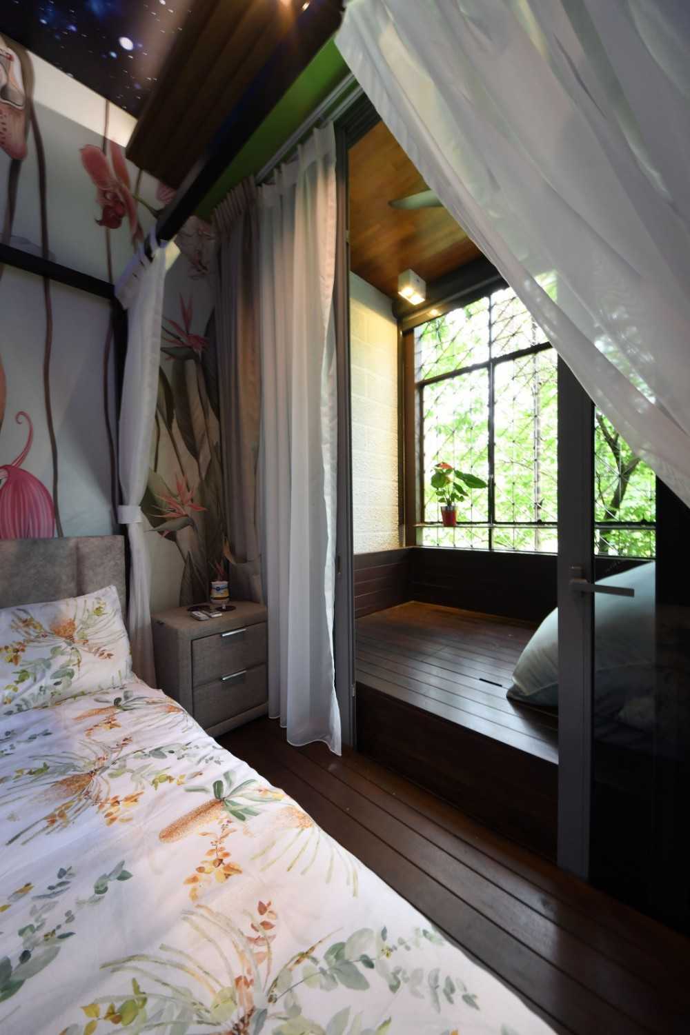 Contemporary Bedroom with Parquet Floor and Bay Window