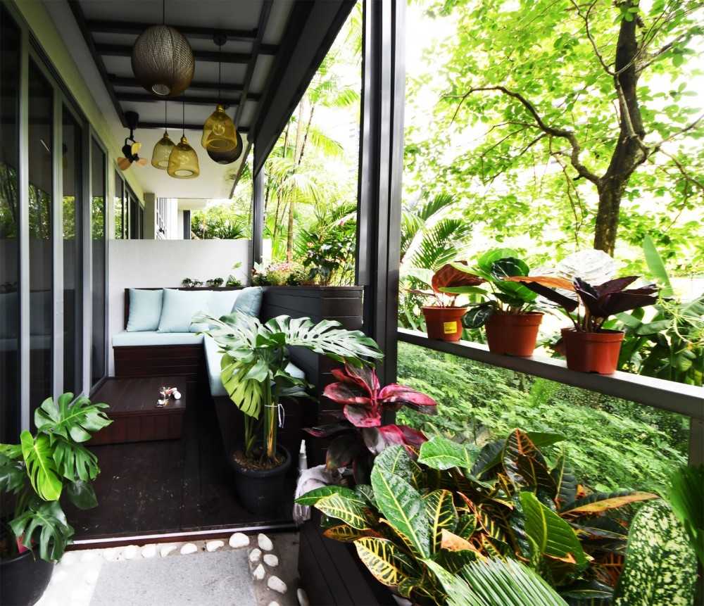 Contemporary Balcony with Outdoor Table and Seating Bench