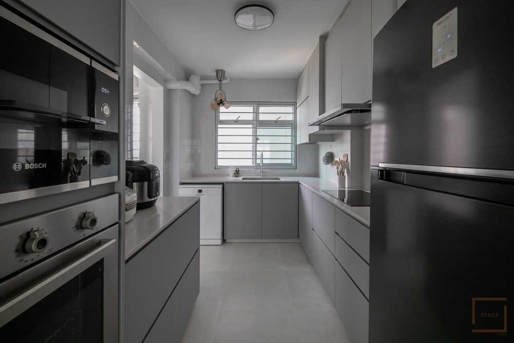 Contemporary Kitchen with Cupboard and Kitchen Accessories