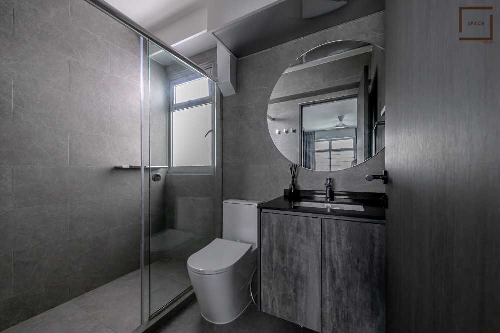 Contemporary Bathroom with Mirror and Shower Screen