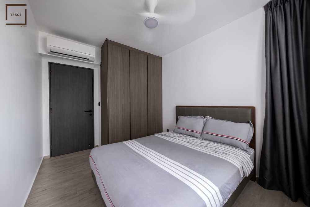 Contemporary Bedroom with Wardrobe and Queen Bed