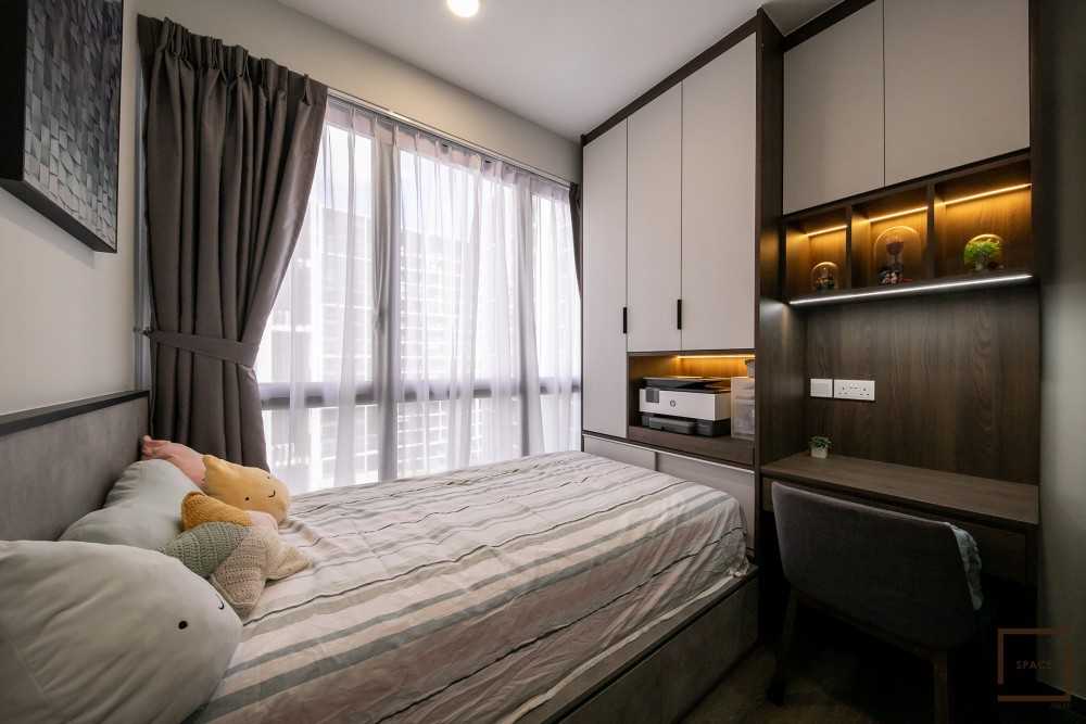 Contemporary Bedroom with Bay Window and Wardrobe
