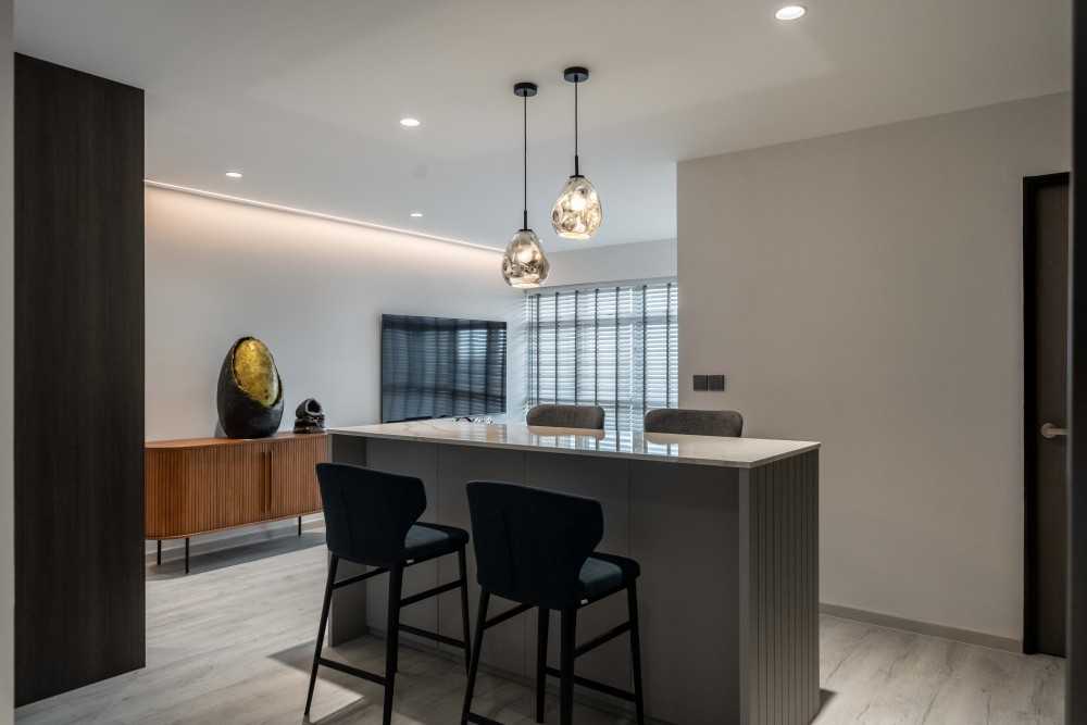 Modern Dining Room with Dining Table and Dining Chairs