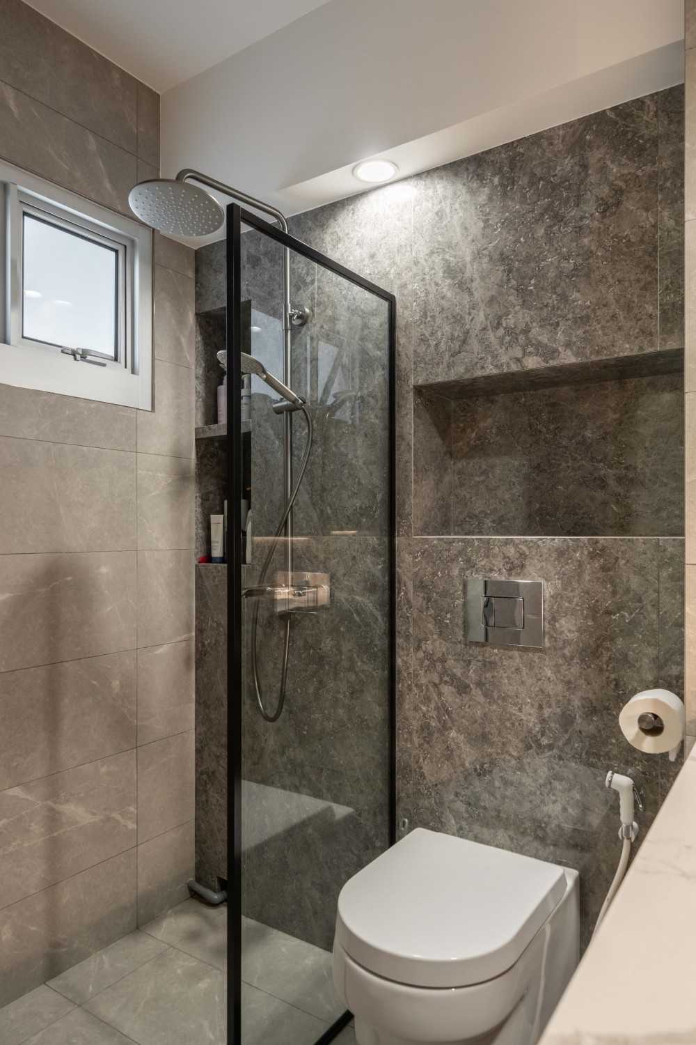 Modern Bathroom with Parquet Floor and Mirror