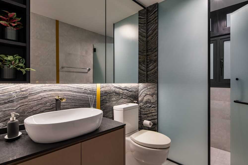 Contemporary Bathroom with Countertop and Homogeneous Tiles
