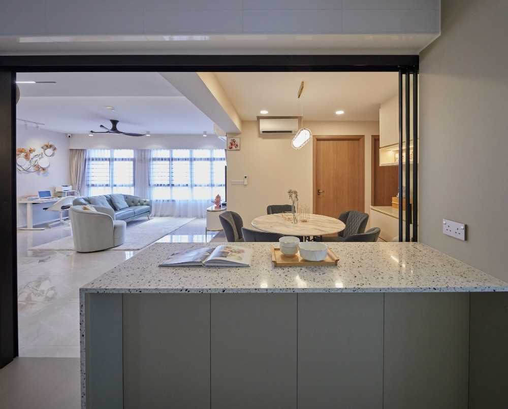 Contemporary Kitchen with Kitchen Island and Open Kitchen
