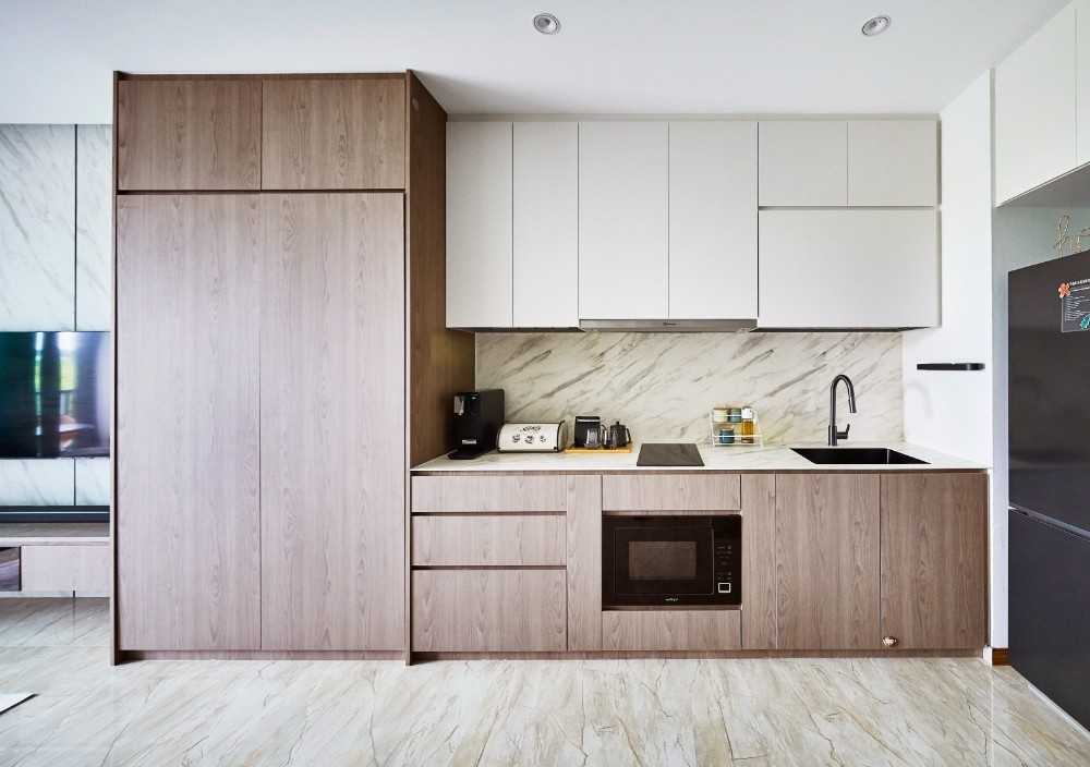 Modern Kitchen with Countertop and Marble Floor