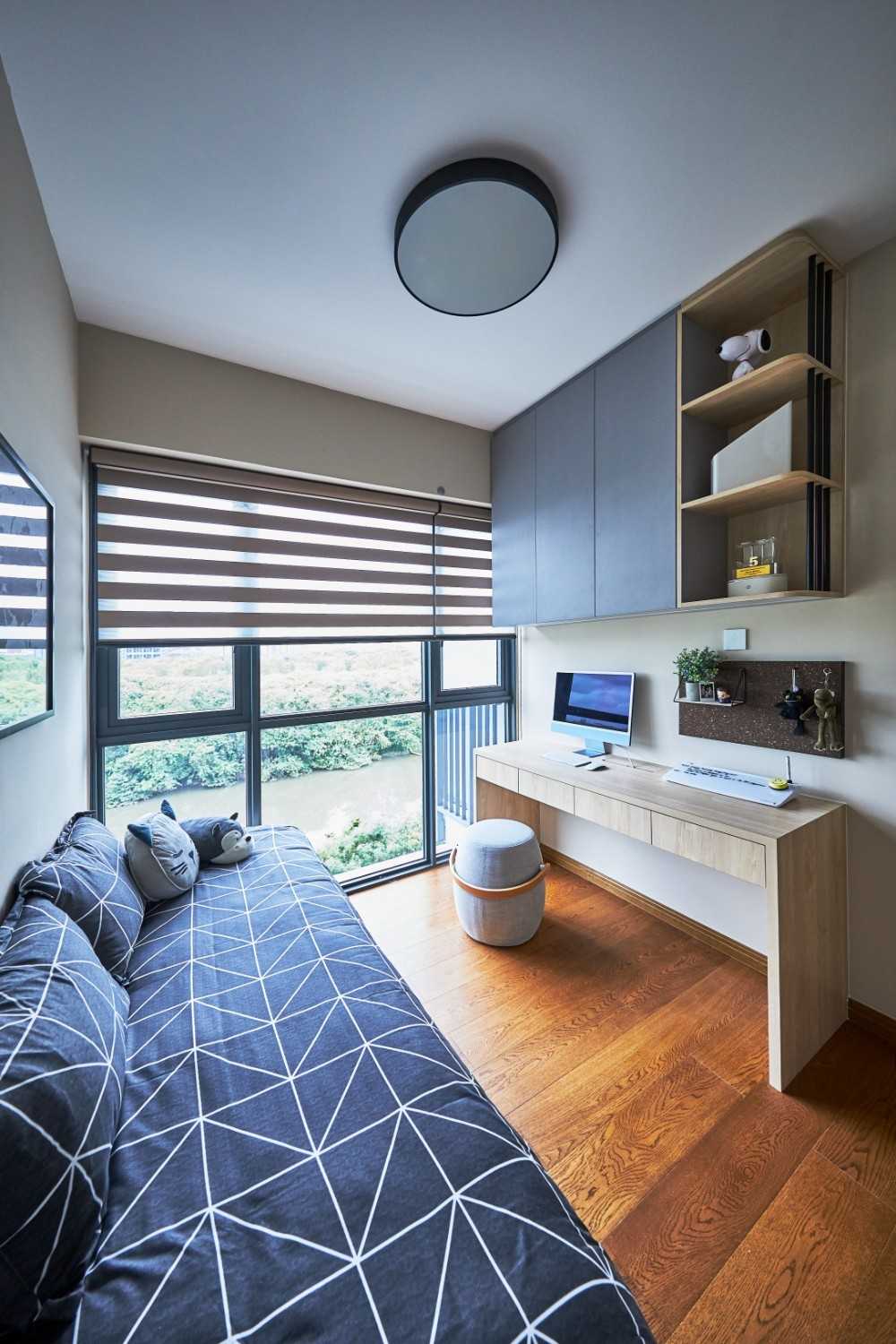 Modern Home Office with Bookshelf and Desk Chairs