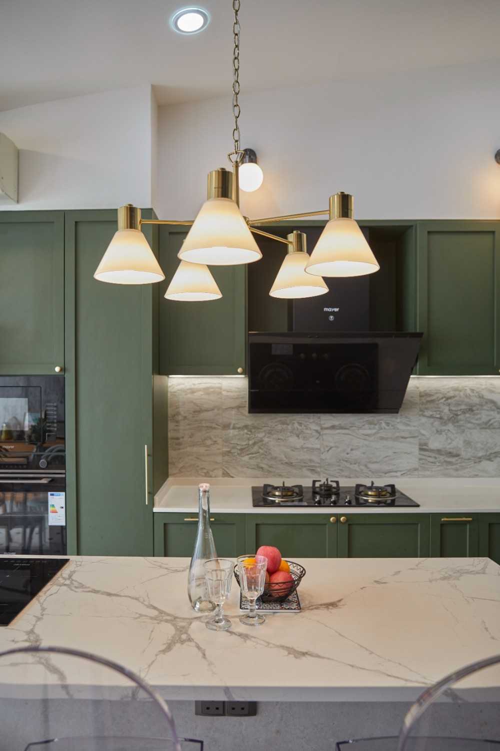 Transitional Kitchen with Countertop and Kitchen Accessories