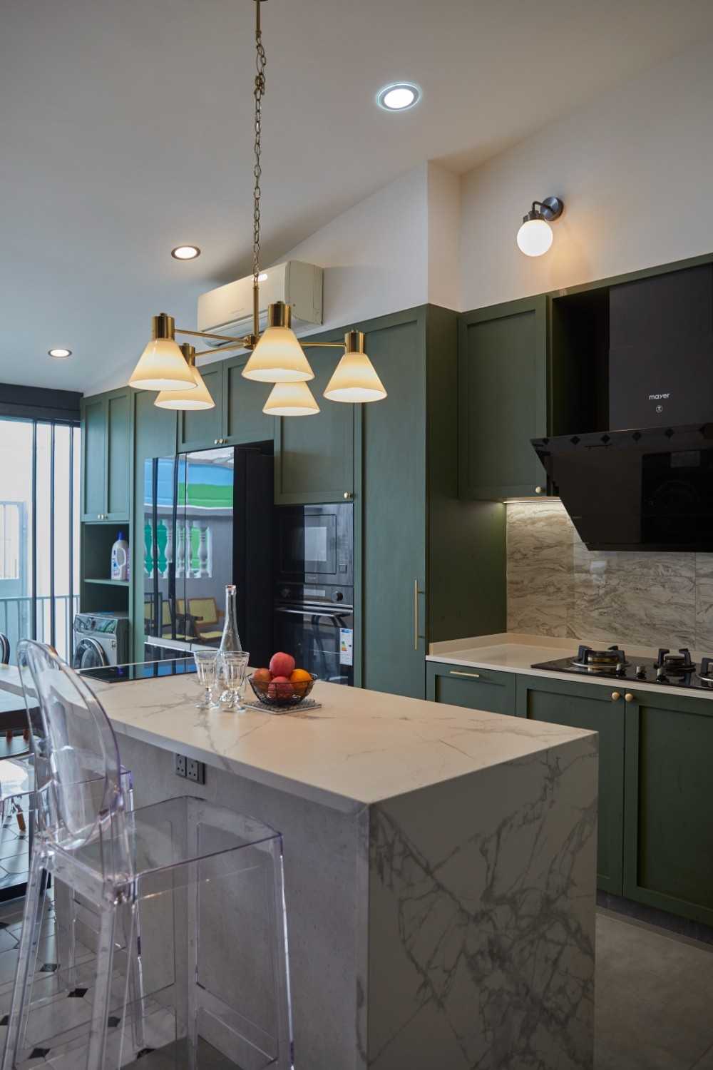 Transitional Kitchen with Oven and Bar Stool