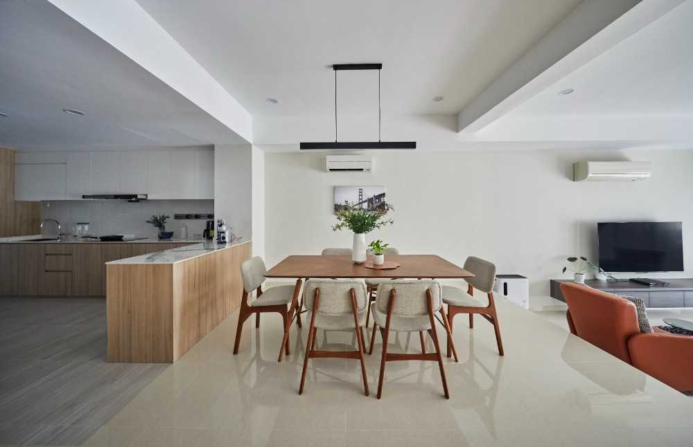 Modern Dining Room with Dining Table and Dining Chairs