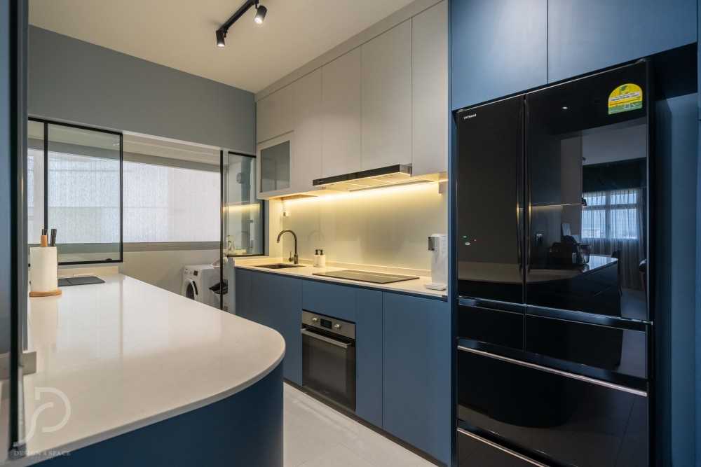 Modern Kitchen with Homogeneous Tiles and Kitchen Window