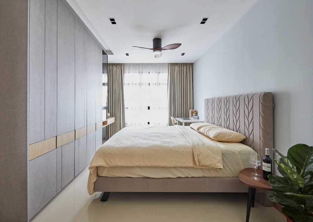 Contemporary Bedroom with Wardrobe and Queen Bed