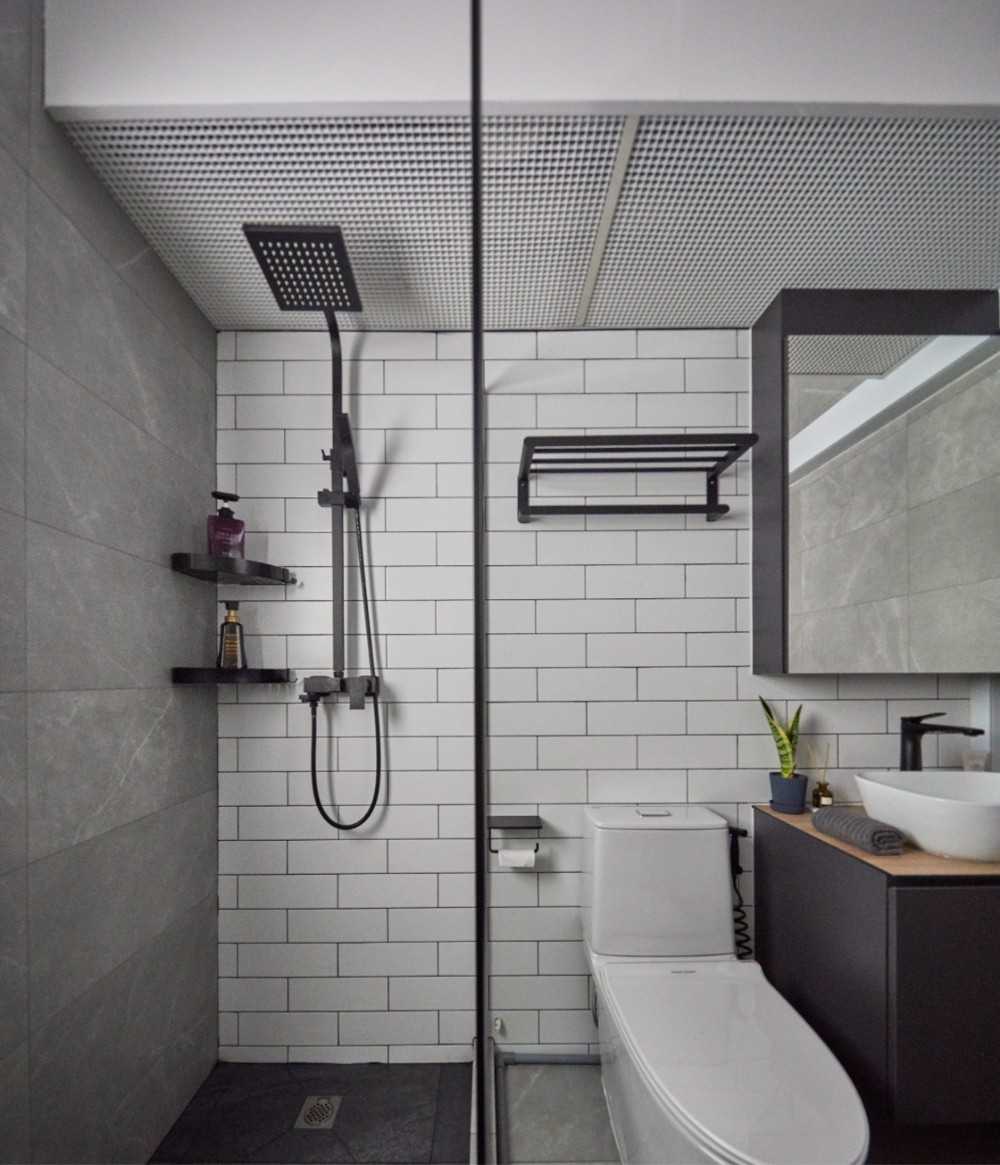 Contemporary Bathroom with Marble Floor and Mirror