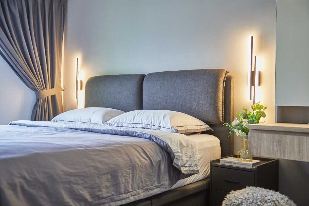 Contemporary Bedroom with Queen Bed and Day Bed