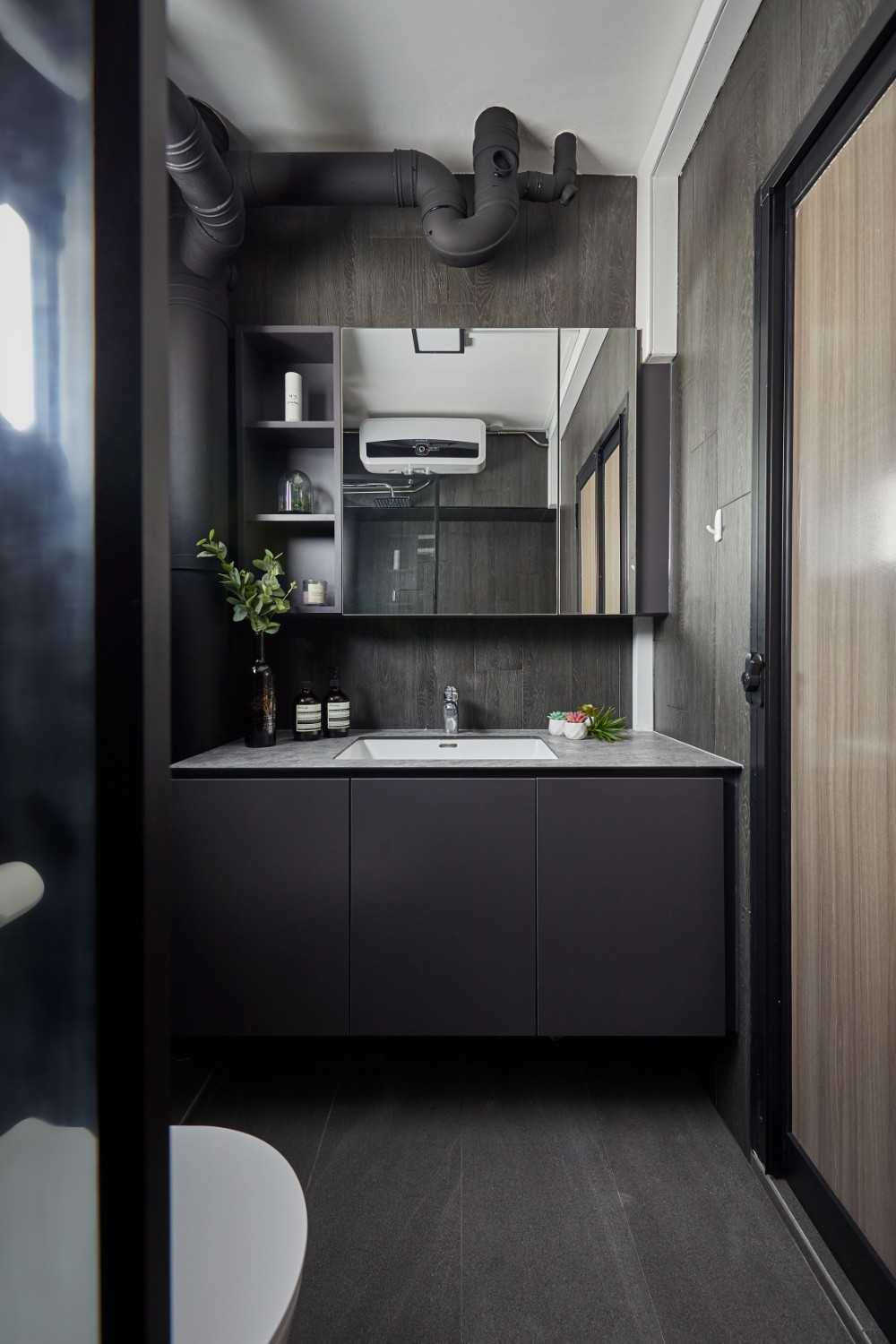 Contemporary Bathroom with Marble Floor and Mirror