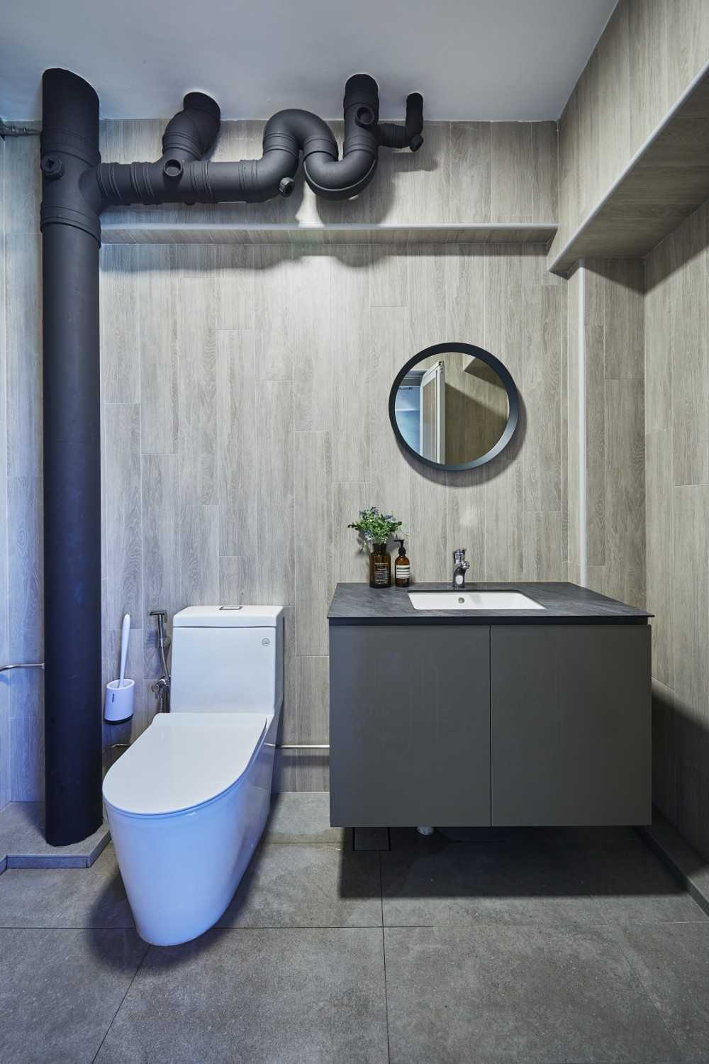 Contemporary Bathroom with Marble Floor and Mirror