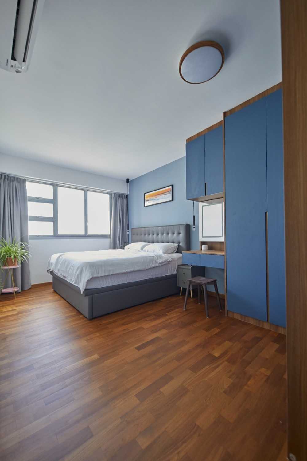 Contemporary Bedroom with Wardrobe and Queen Bed