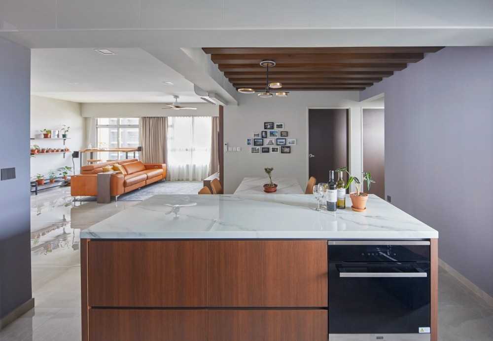 Contemporary Kitchen with Kitchen Island and Open Kitchen