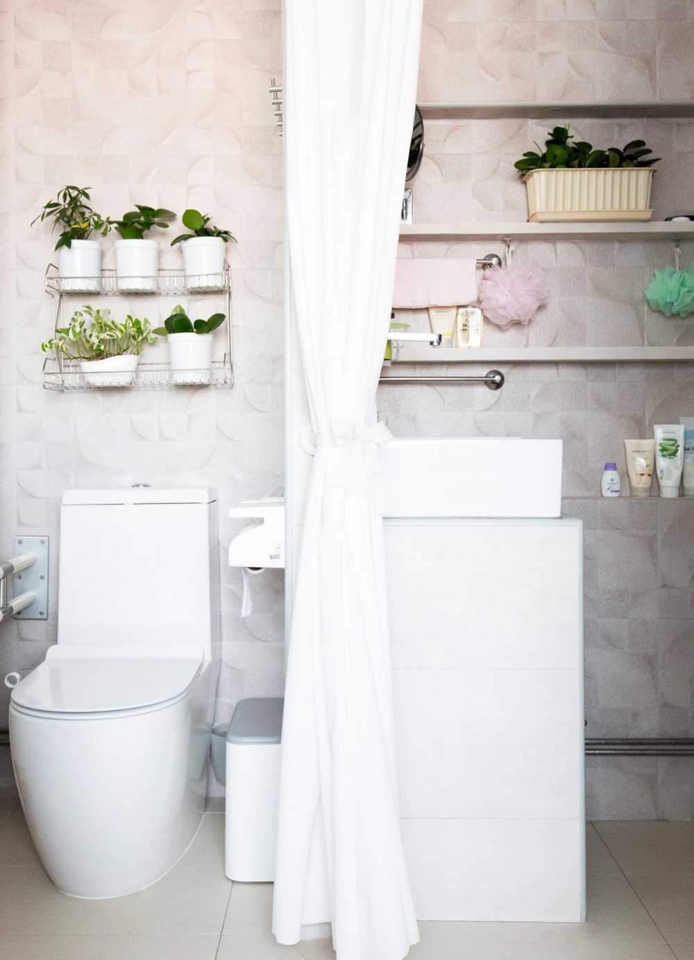 Minimalist Bathroom with Marble Floor and Bathroom Accessories