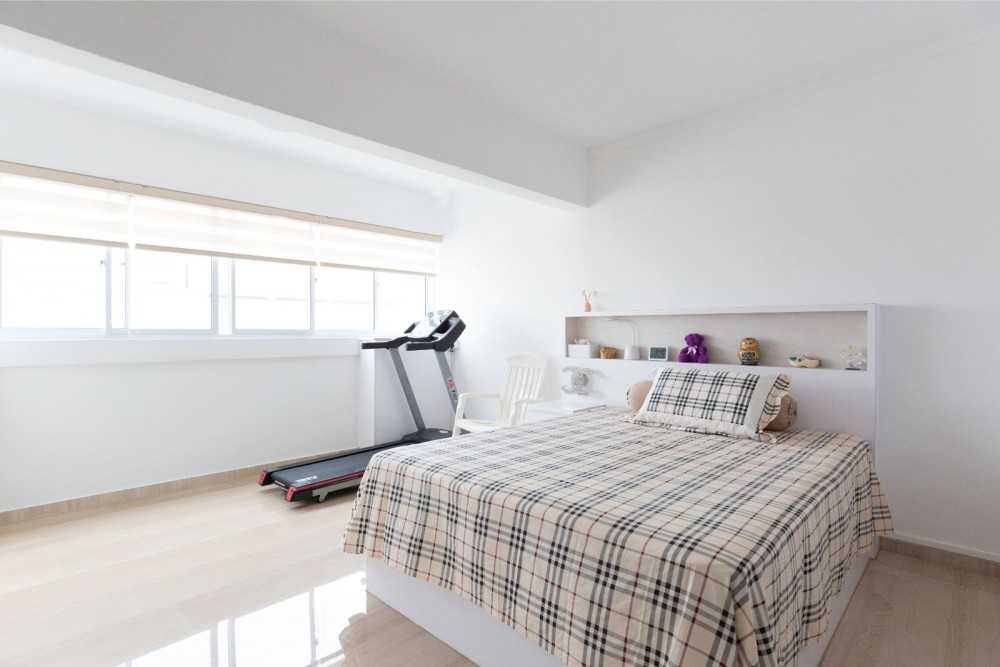 Minimalist Bedroom with Single Bed and Flooring