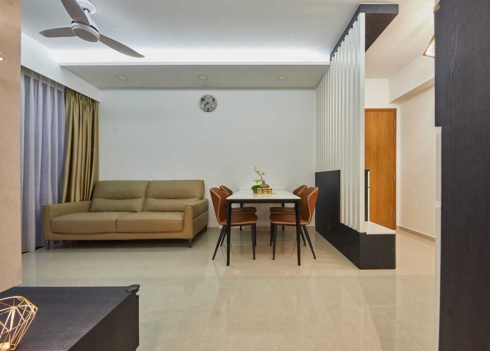 Contemporary Dining Room with Dining Table and Dining Chairs