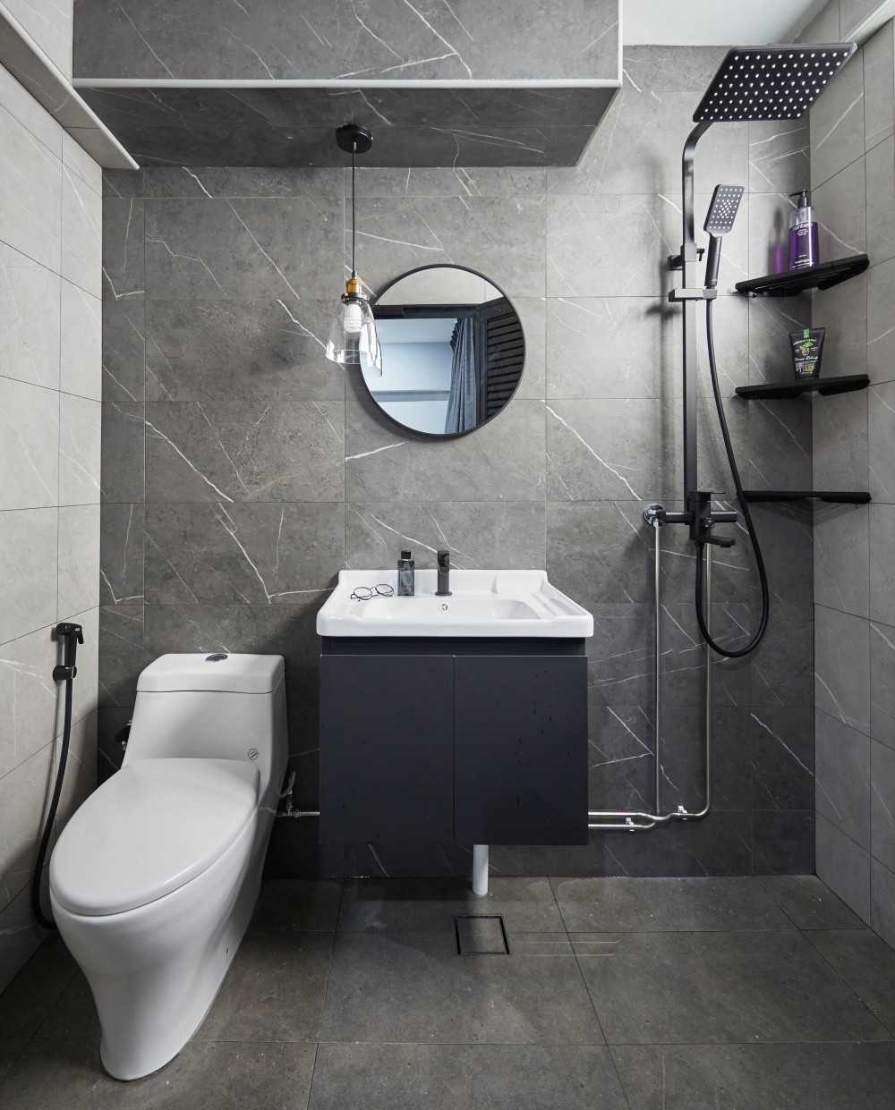 Contemporary Bathroom with Mirror and Bathroom Storage