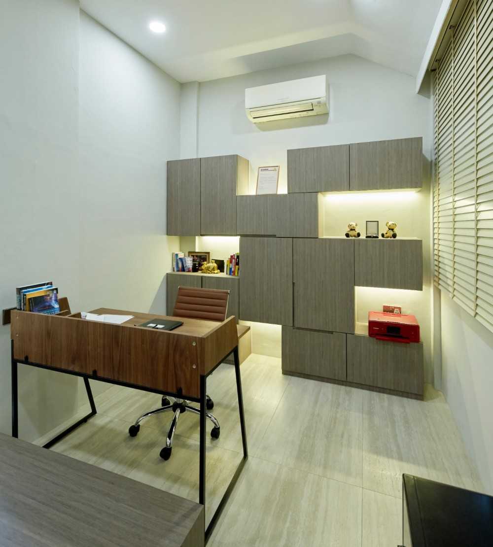 Scandinavian Home Office with Bookshelf and Desk Chairs
