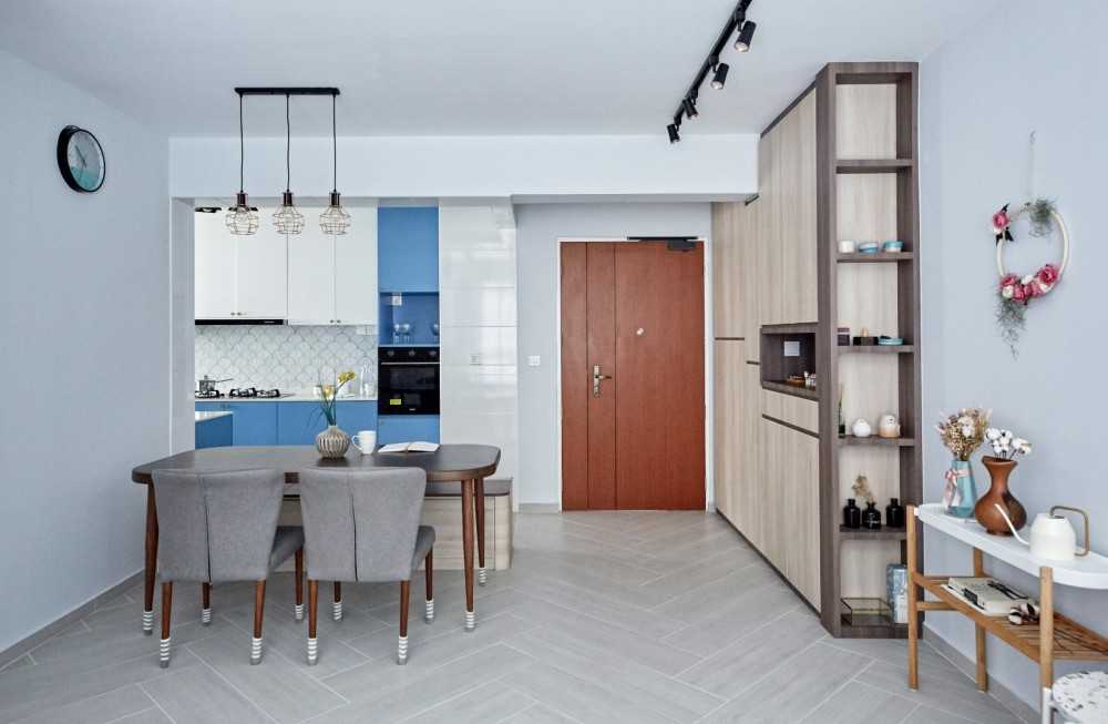 Contemporary Entryway with Shoe Rack and Small Storage