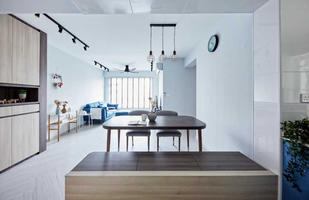 Contemporary Dining Room with Dining Table and Dining Chairs