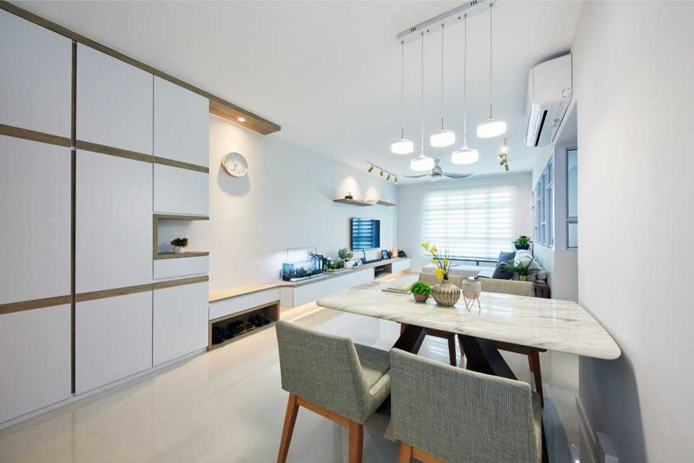 Contemporary Dining Room with Dining Table and Dining Chairs