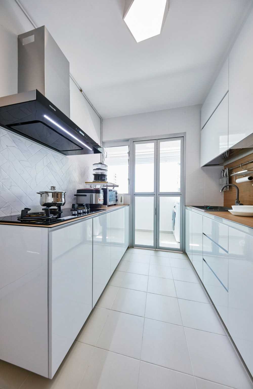 Contemporary Kitchen with Countertop and Cupboard