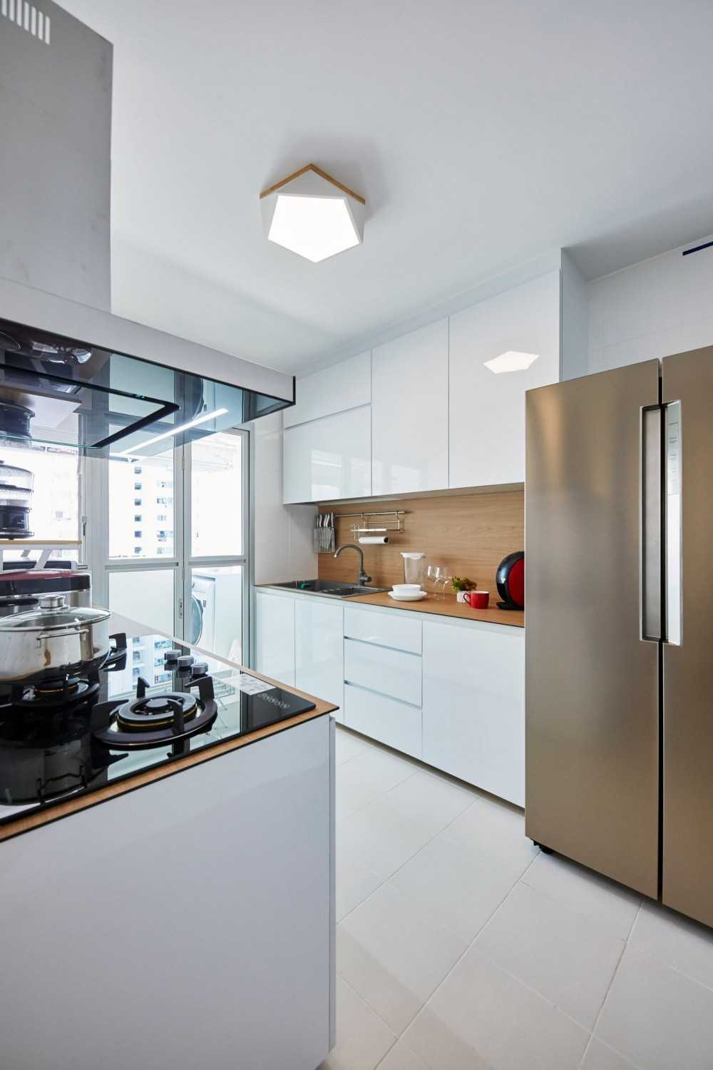 Contemporary Kitchen with Countertop and Open Kitchen
