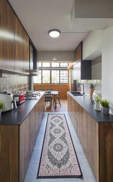 Contemporary Kitchen with Countertop and Kitchen Backsplash