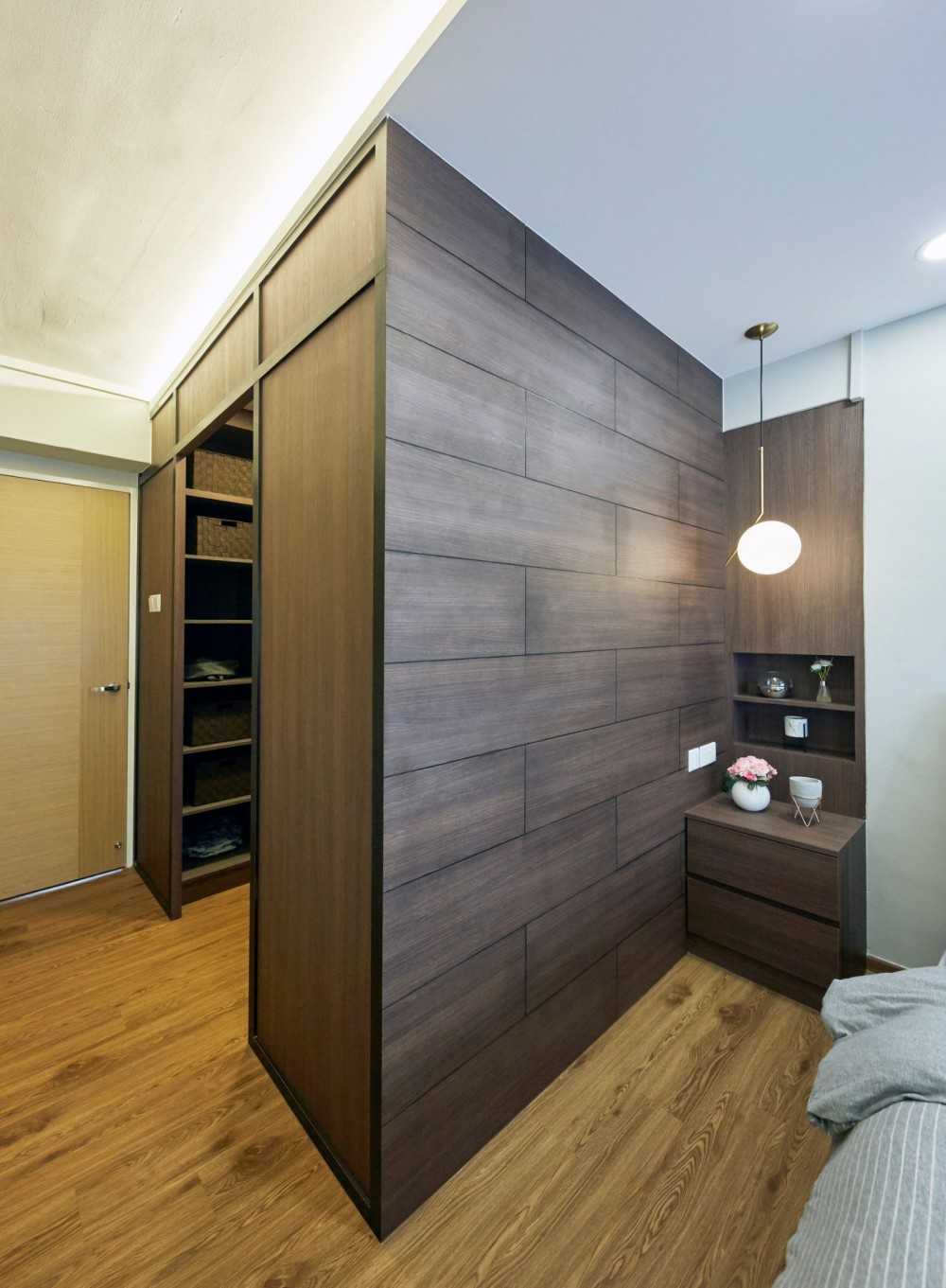 Contemporary Walk-in Wardrobe with Mirror and Wardrobe