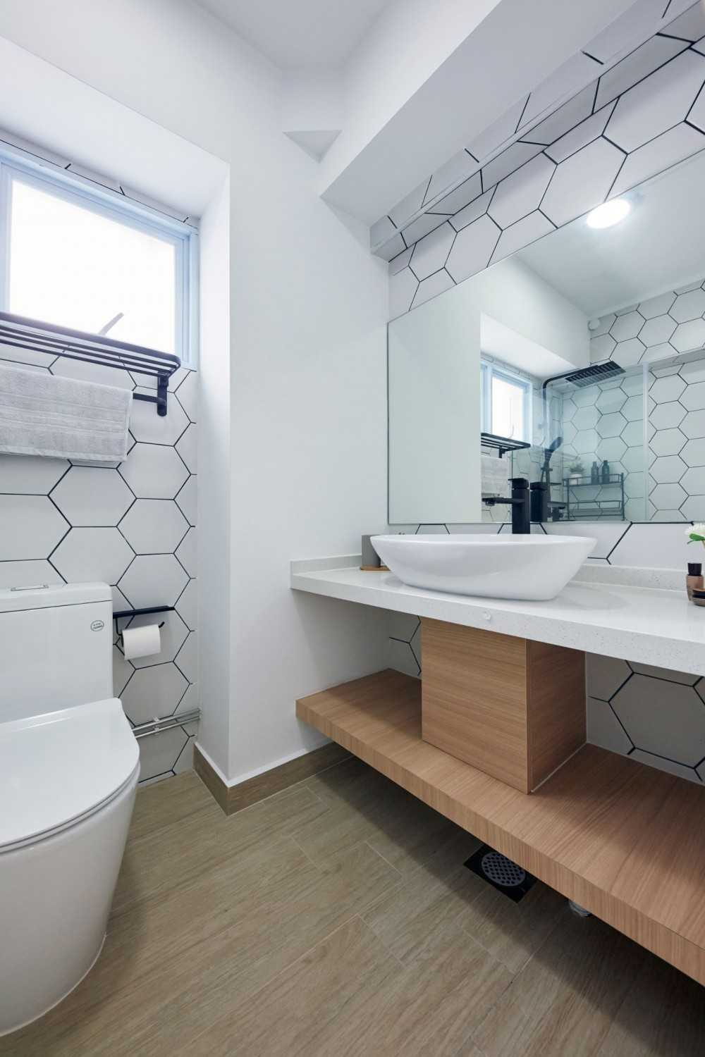 Contemporary Bathroom with Rainshower and Bathroom Storage